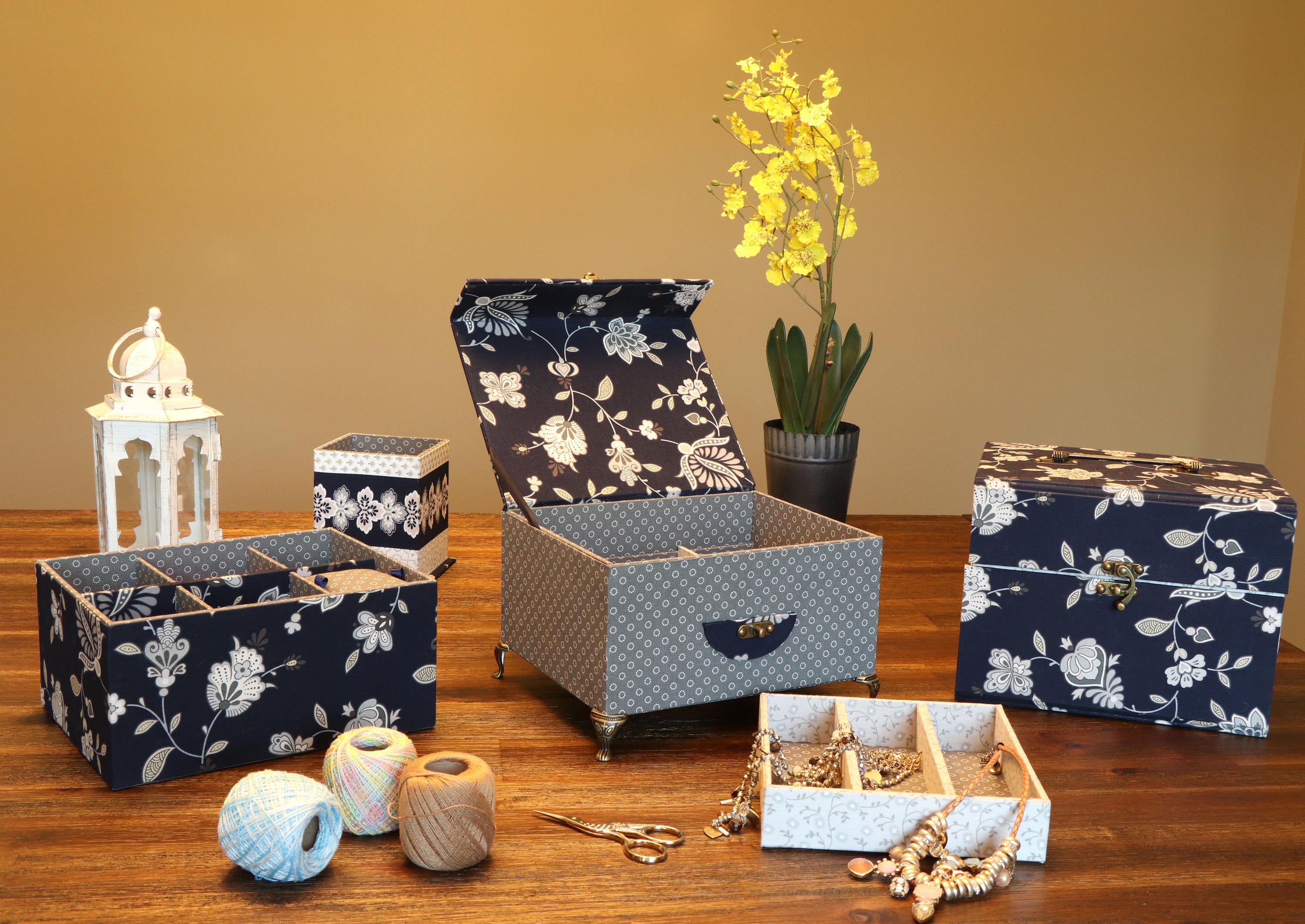 CARTONNAGE Basics & Beyond  - The complete guide for fabric box making, book written by Claudia Squio