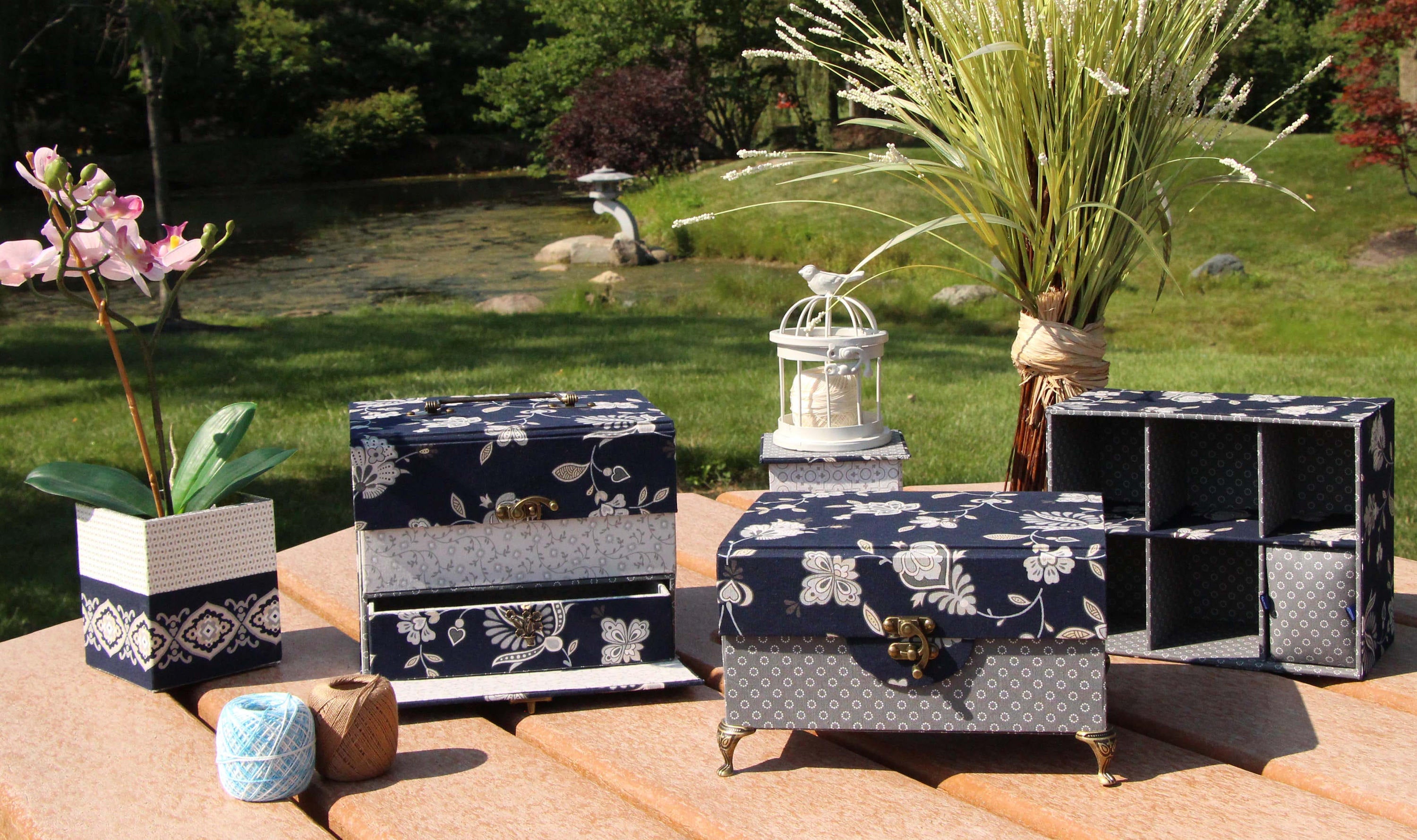 CARTONNAGE Basics & Beyond  - The complete guide for fabric box making, book written by Claudia Squio