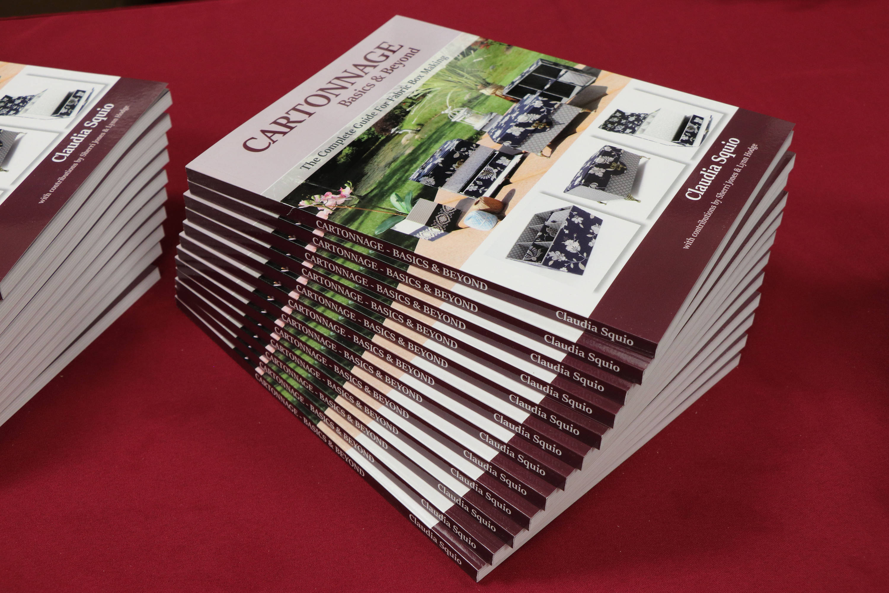 CARTONNAGE Basics & Beyond  - The complete guide for fabric box making, book written by Claudia Squio